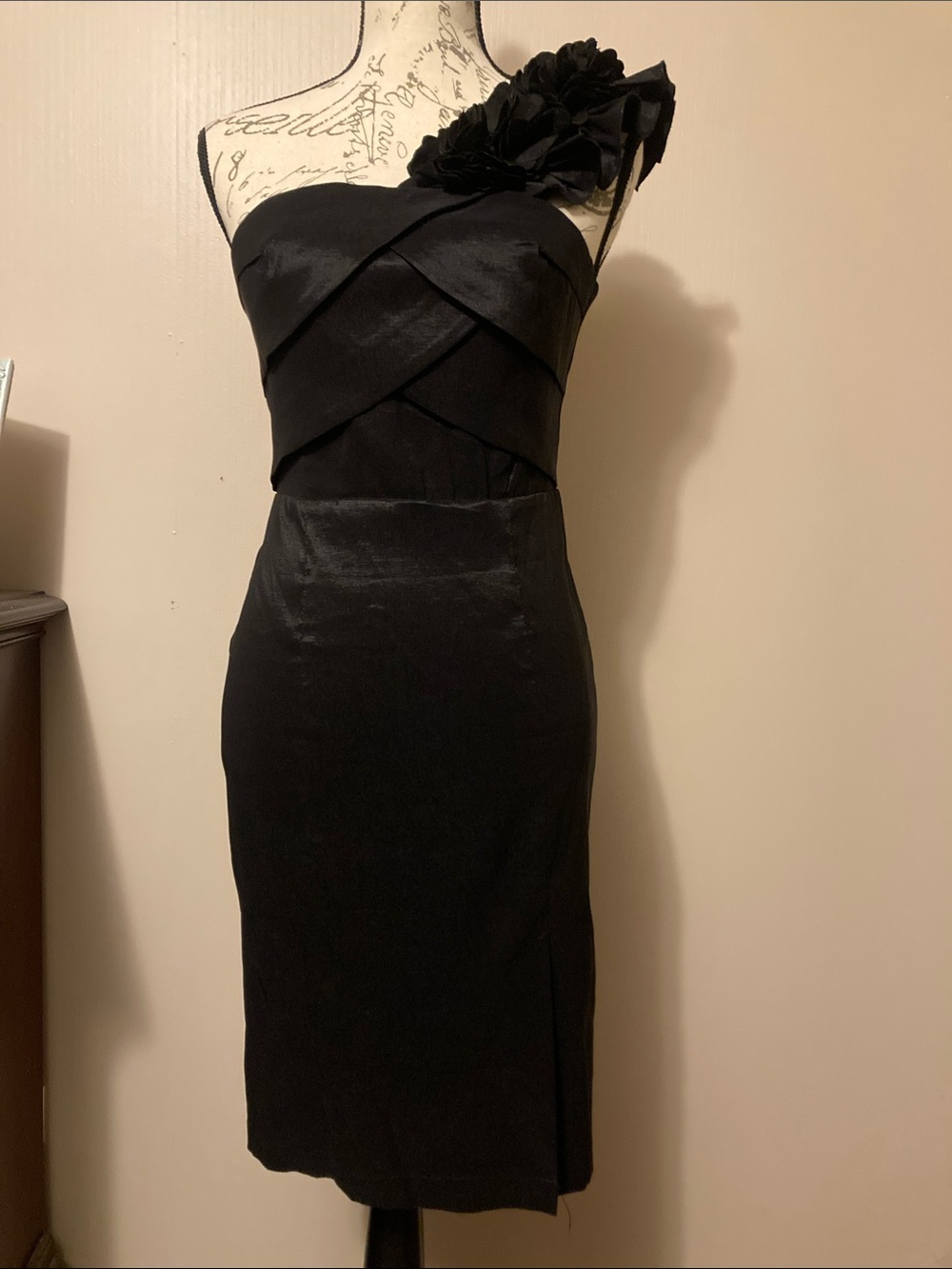 One-Shoulder Black Floral Appliqué Cocktail Dress